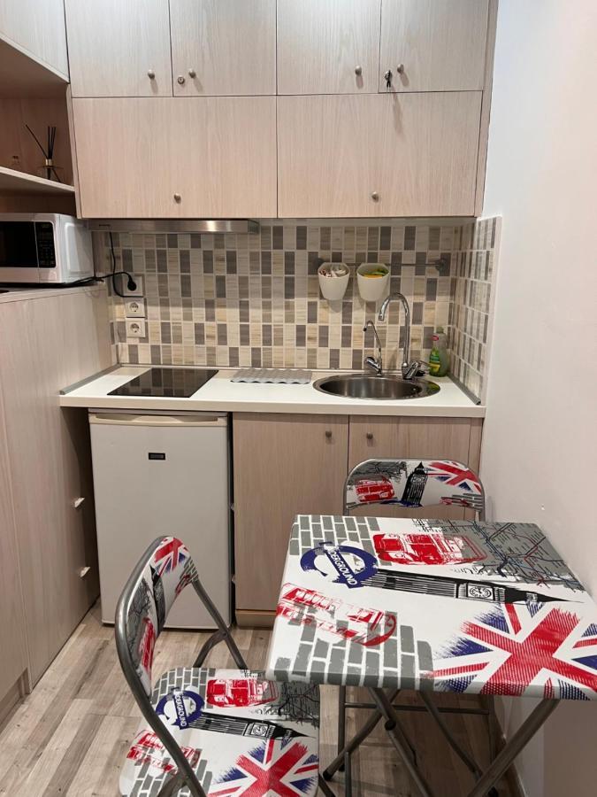 סלוניקי Small Budget Diamond Apartment In Agias Sofias. מראה חיצוני תמונה